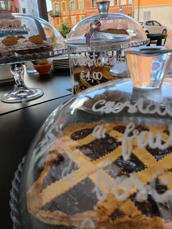 Vinoteca La Sacrestia Acomodação com café da manhã Alba  Exterior foto